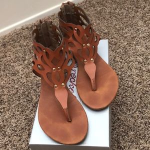 Breckelle’s Sandals